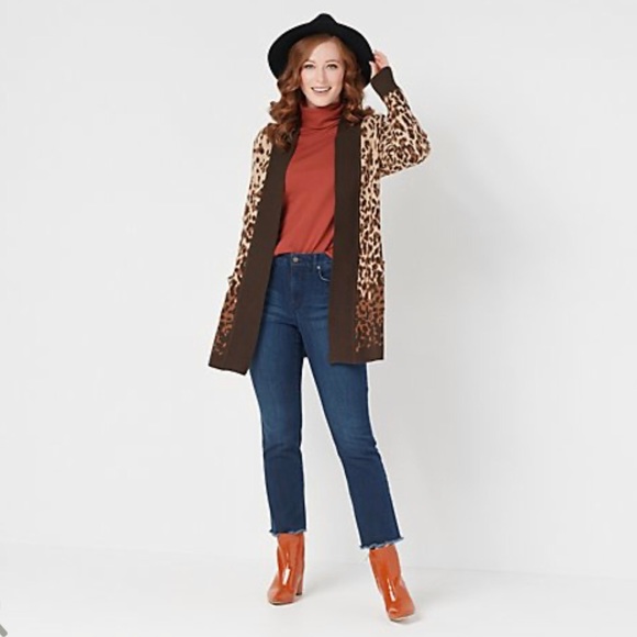 Isaac Mizrahi Printed Jacquard Knit Leopard Winter Cardigan with Pockets - Picture 2 of 10